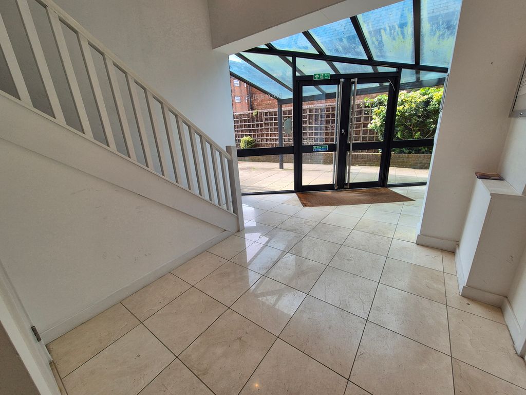 Additional image 15 of 2 bed flat for saleSwan Street, Petersfield GU32