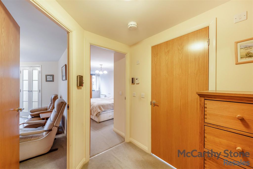 Property photo 2 of 26 8672362-Interior13.Jpg