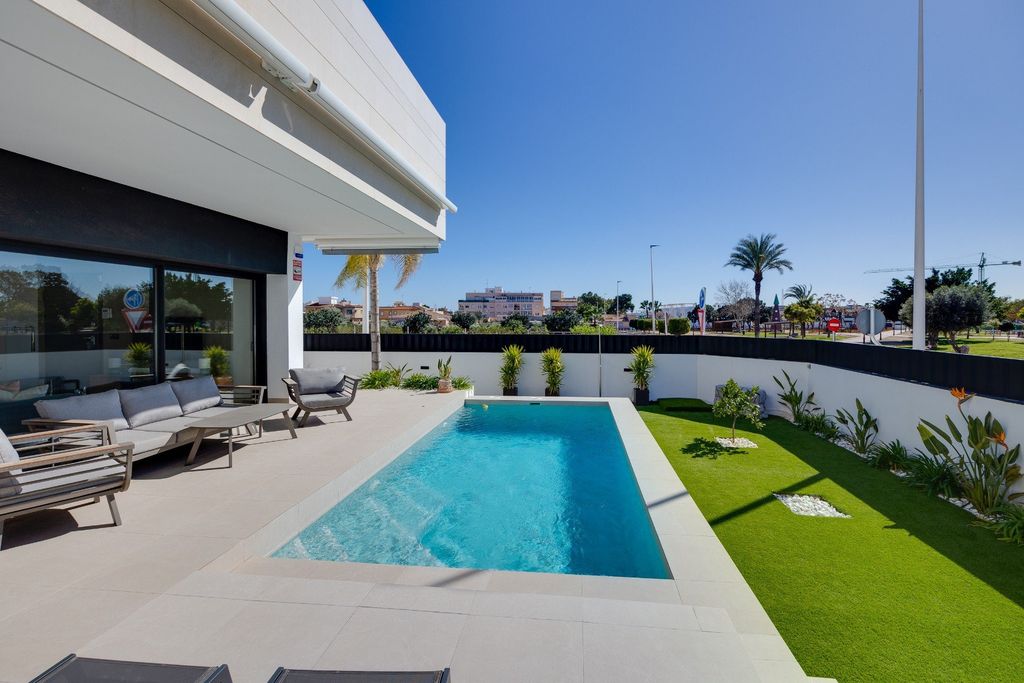 Property photo 3 of 50