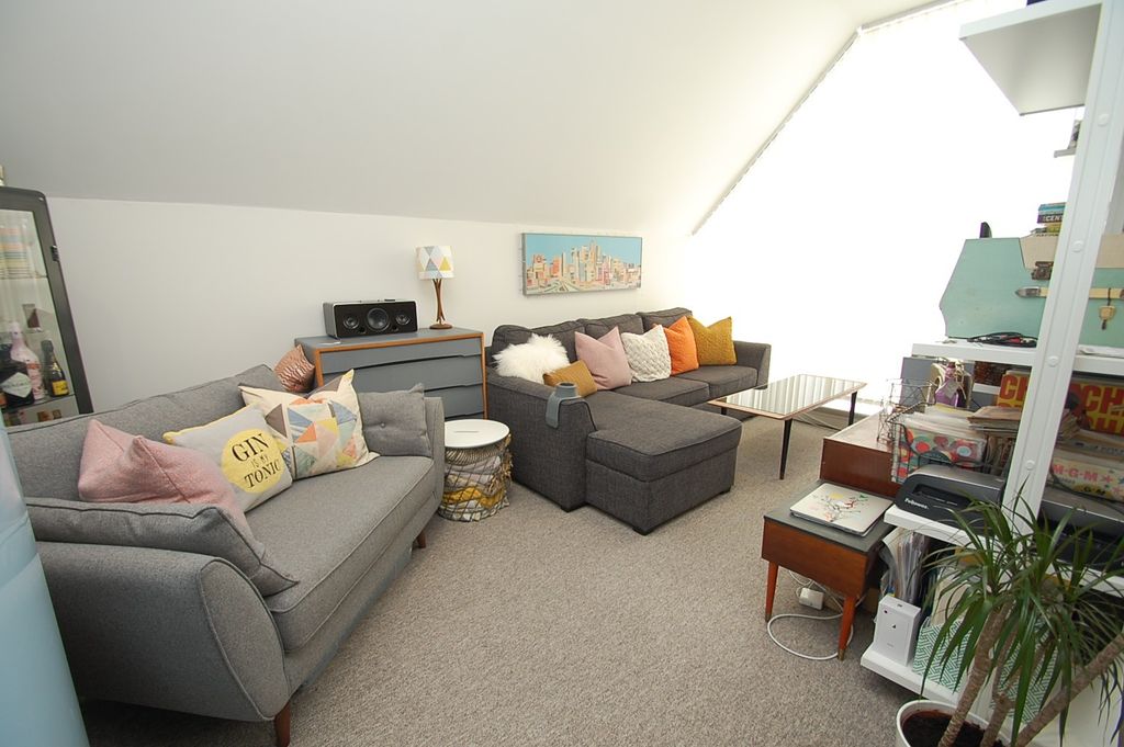 Property photo 3 of 6 Living Area