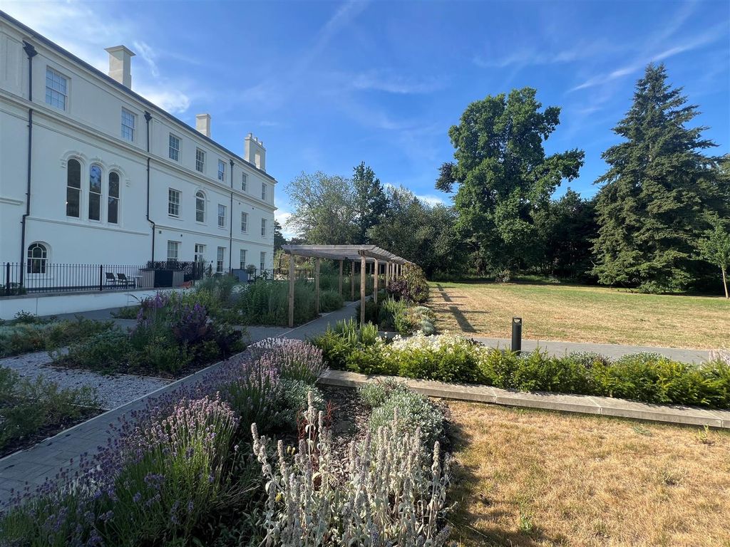 Property photo 2 of 14 Manor House Garden 4.Jpg