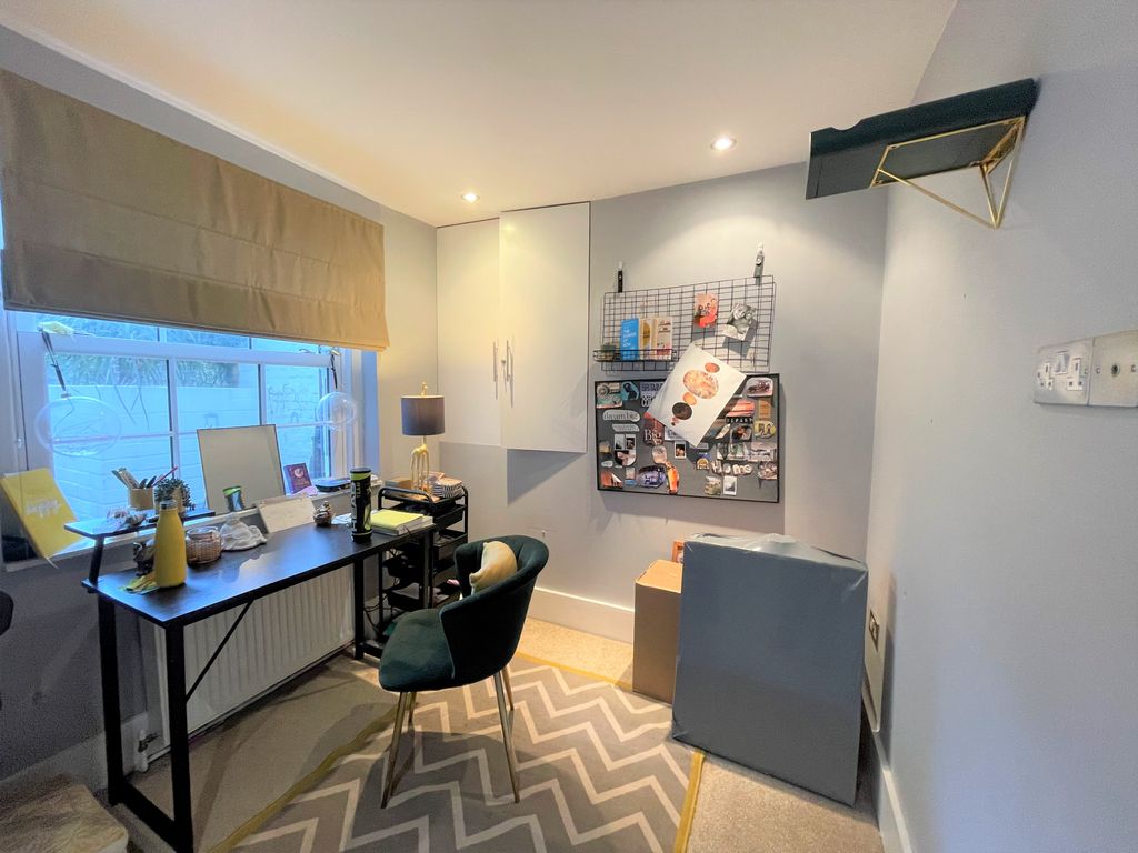 Property photo 3 of 8 Photo 03