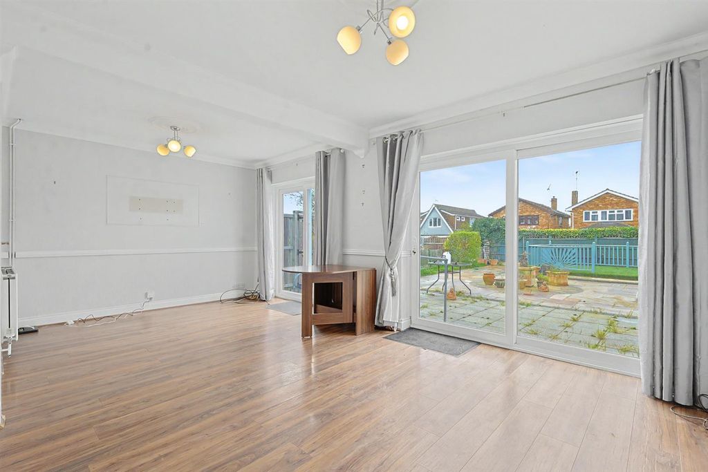 Property photo 3 of 12