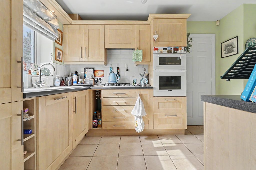 Property photo 3 of 23 Img_3468-Img_3470