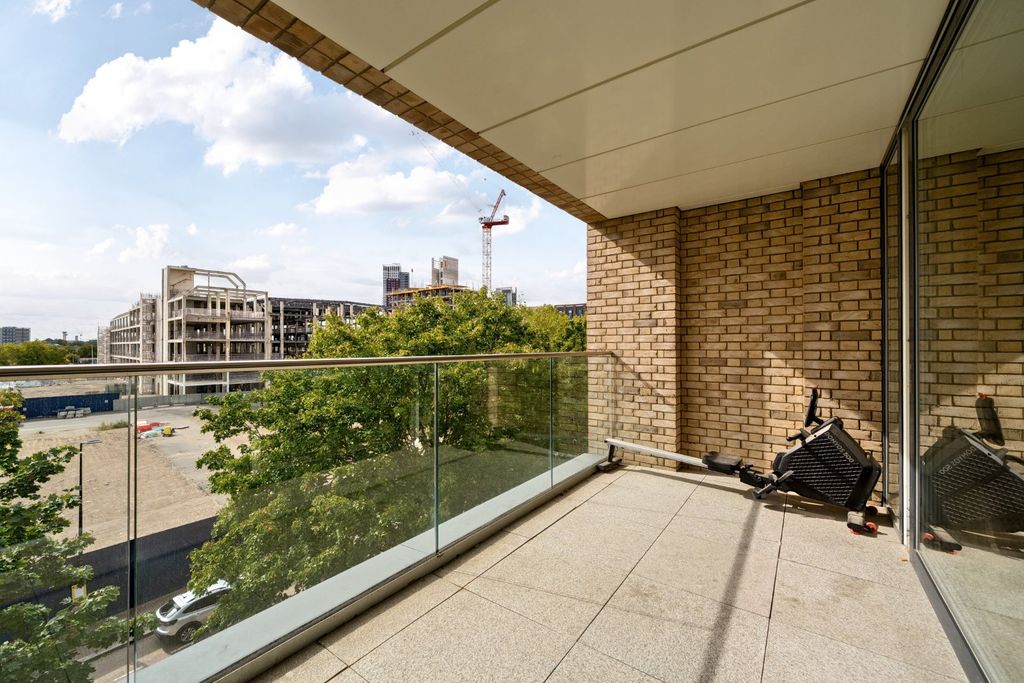 Property photo 2 of 20 Picture No. 15