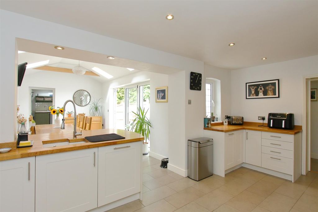 Property photo 3 of 16 Kitchen / Dining Room