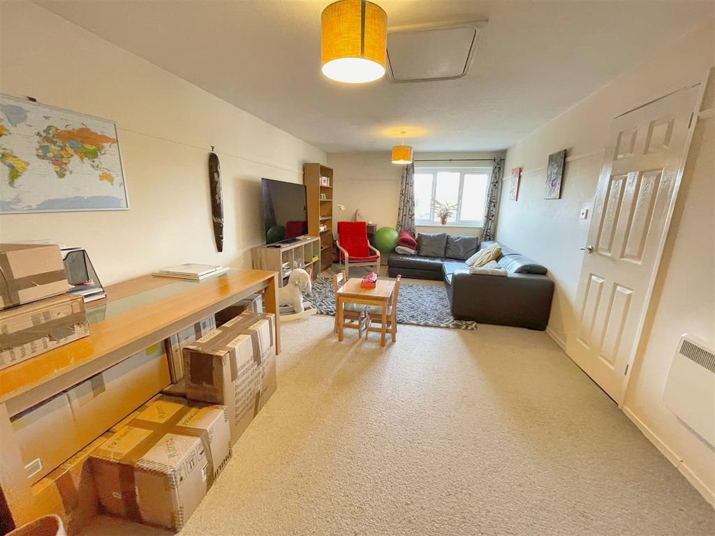 Property photo 3 of 9 Lounge/Diner