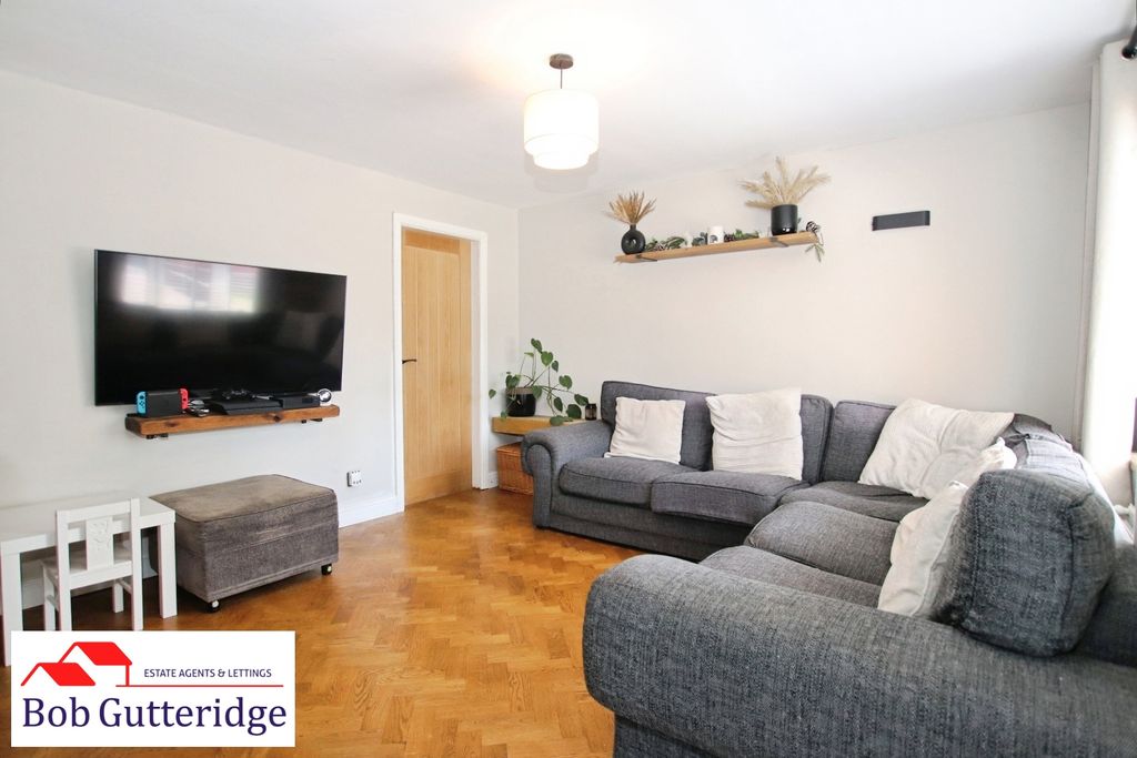 Property photo 2 of 24 Full Width Lounge