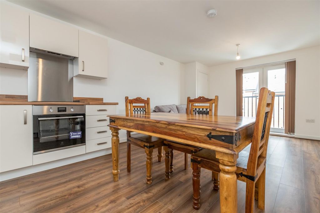 Property photo 3 of 15 Approach