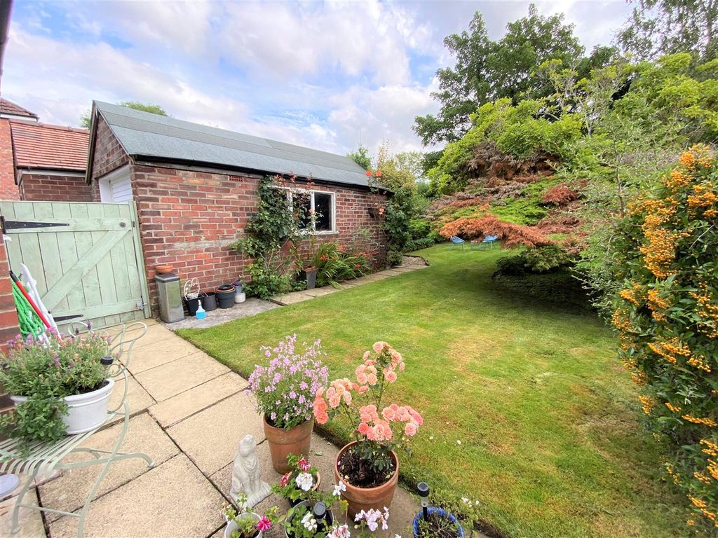 Property photo 3 of 22 Summer Garden Photo 1