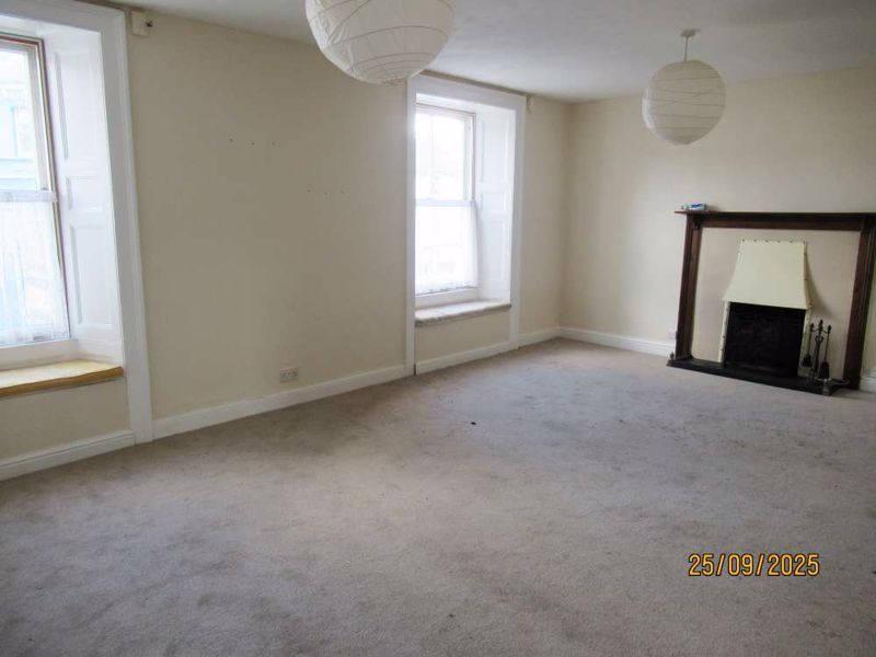 Property photo 2 of 15 Lounge