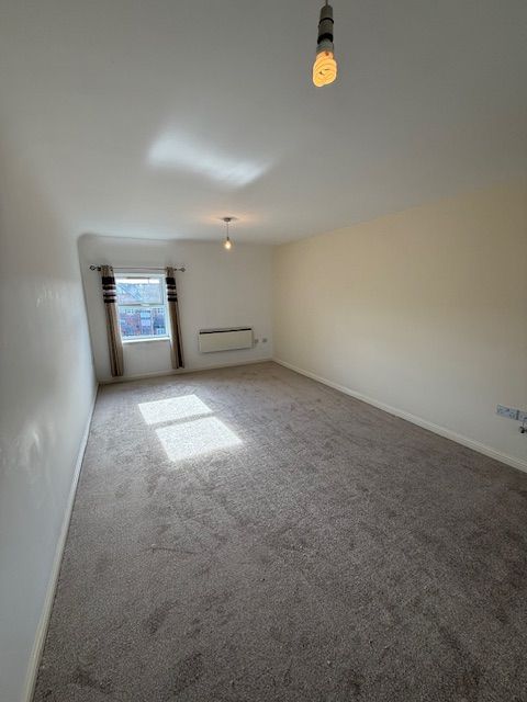 Property photo 2 of 18 Living Room/Diner