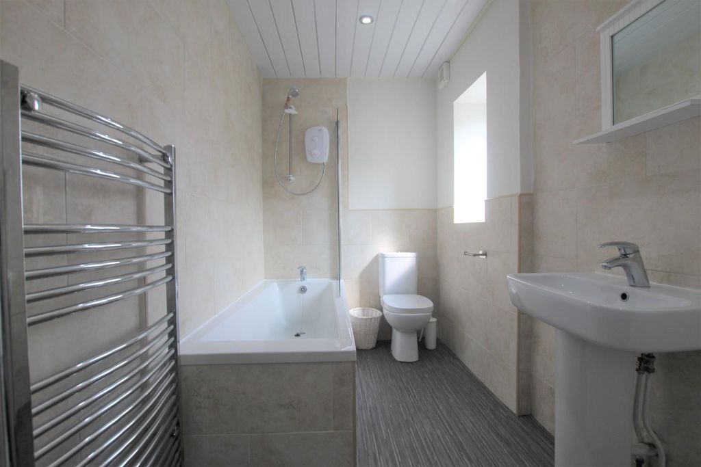 Property photo 3 of 11 Bathroom