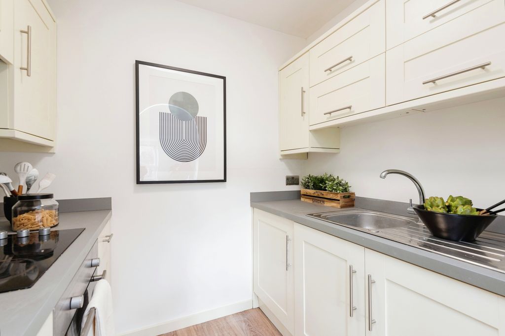 Property photo 2 of 10 Kitchen