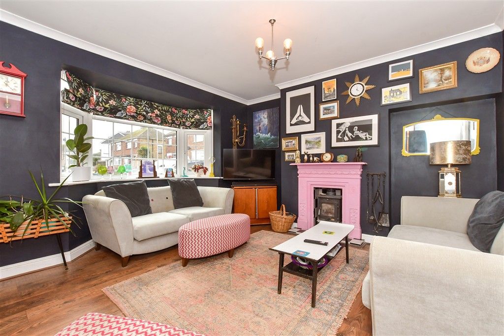 Property photo 3 of 15 Lounge