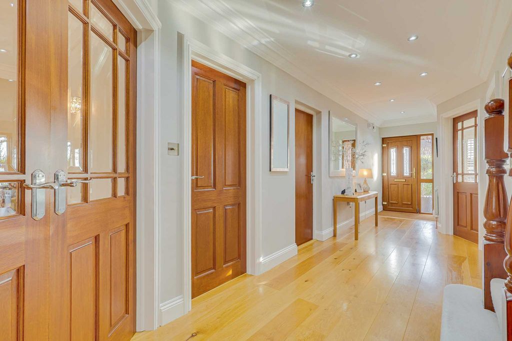 Property photo 3 of 35