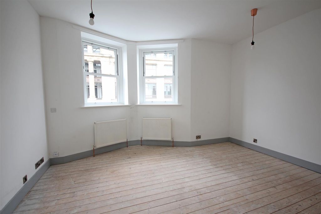 Property photo 3 of 10 Living Room