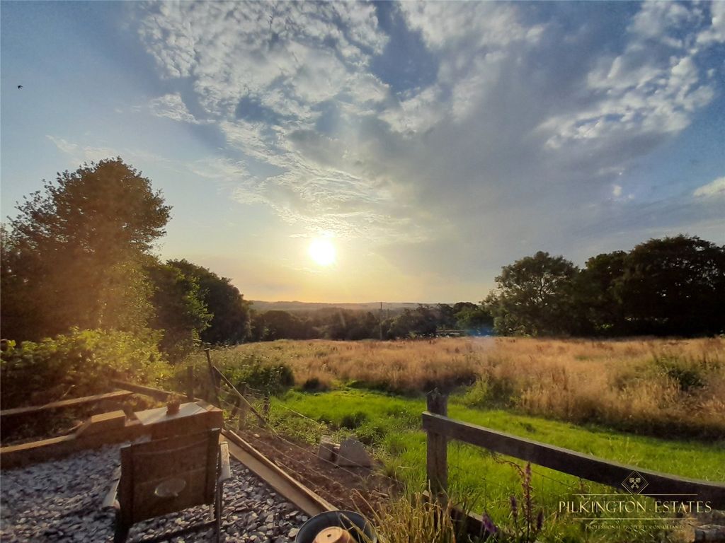 Property photo 3 of 21 4288012
