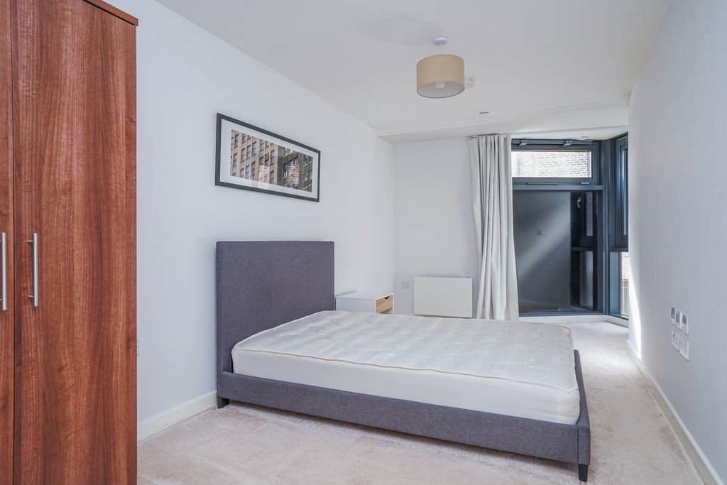 Property photo 3 of 18 Bedroom