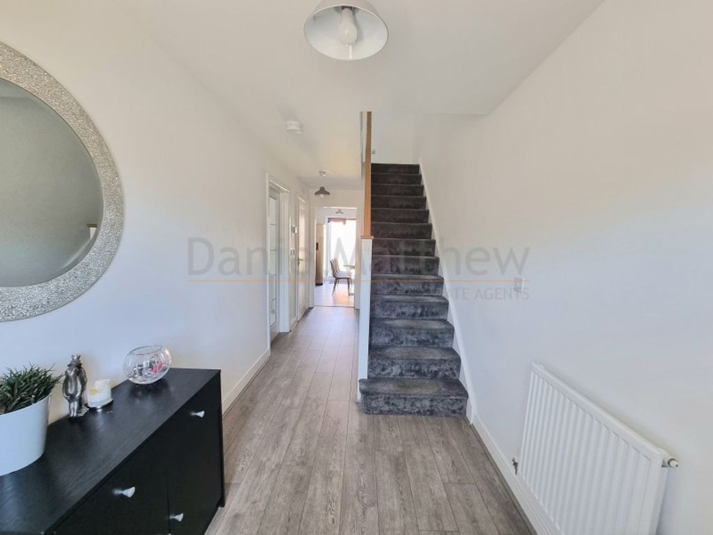 Property photo 2 of 27 Entrance Hallway