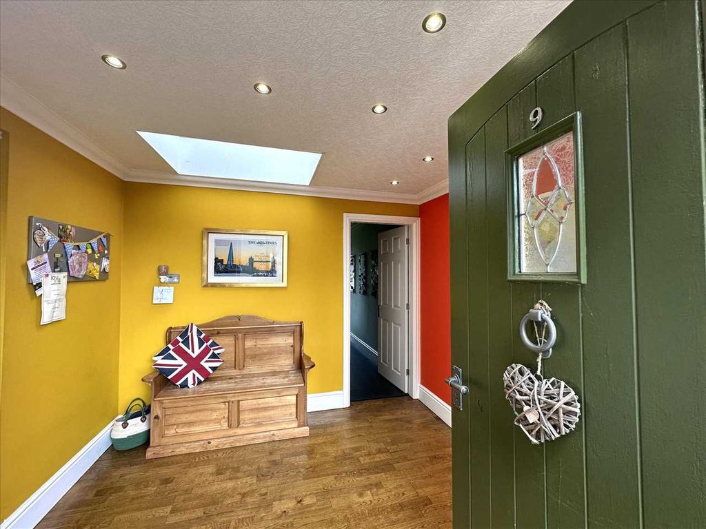 Property photo 3 of 28 Outer Entrance Vestibule: