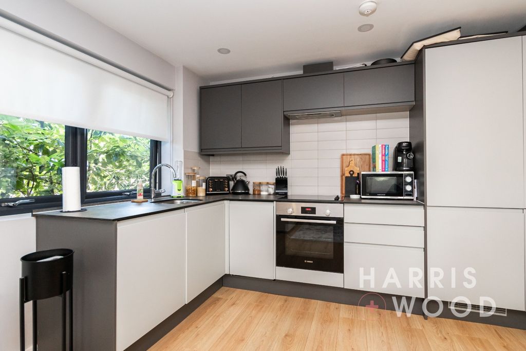 Property photo 2 of 14 4320513
