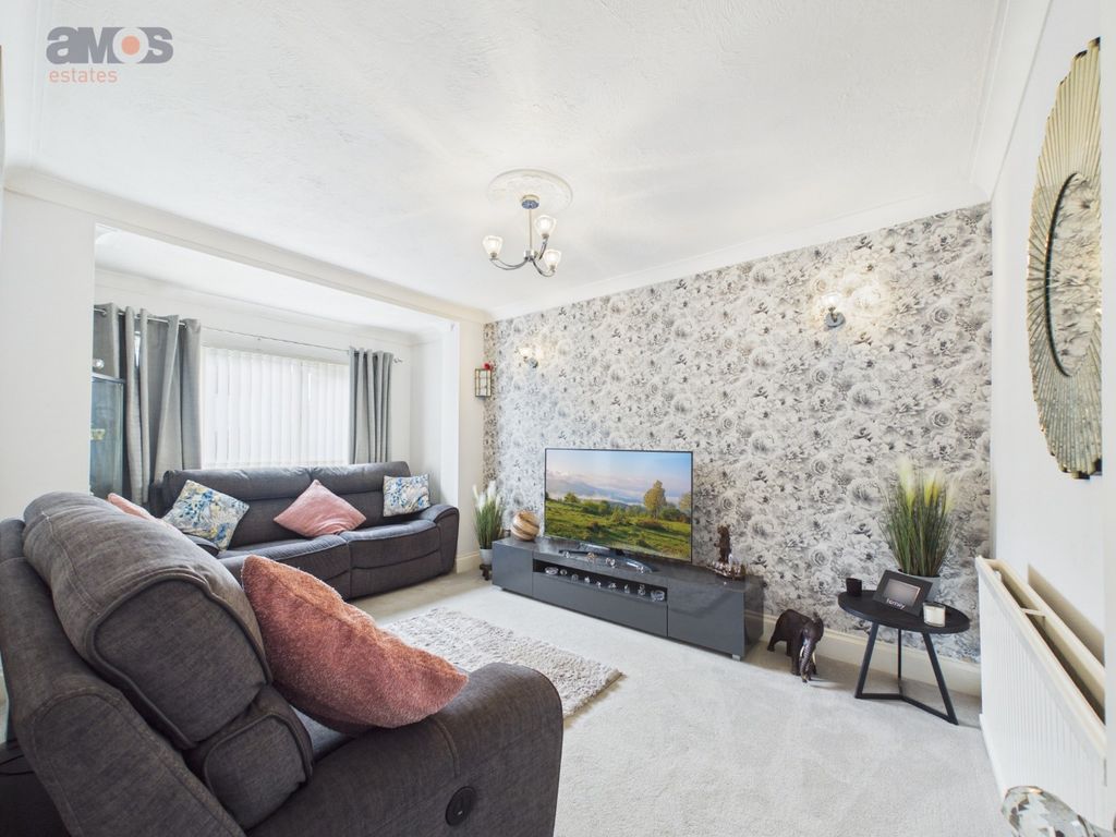 Property photo 2 of 17 5566125