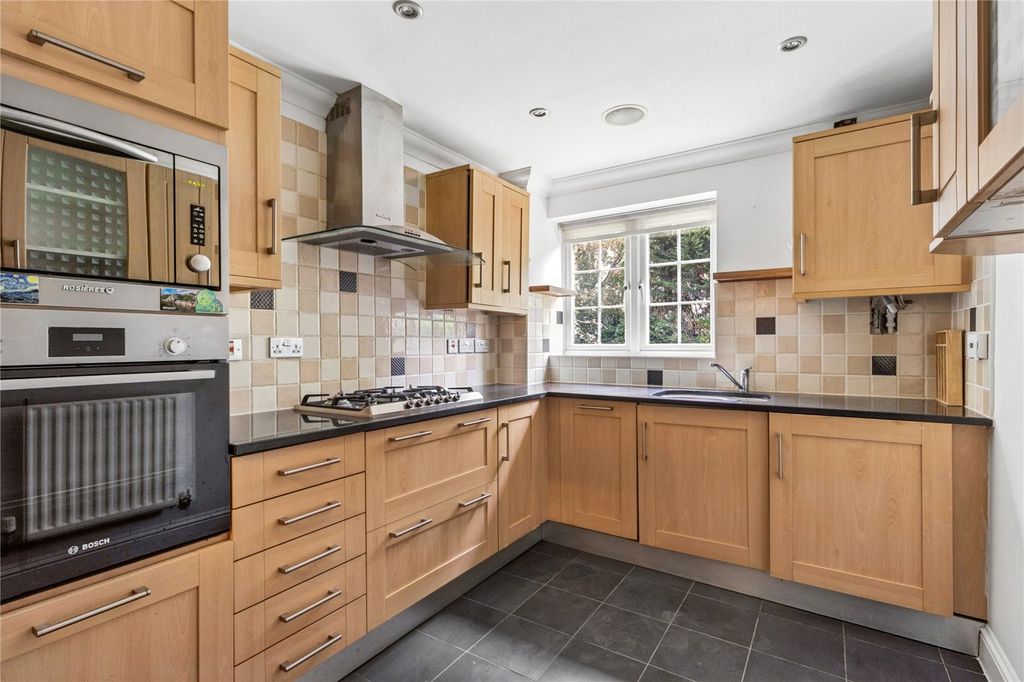 Property photo 3 of 12 Kitchen