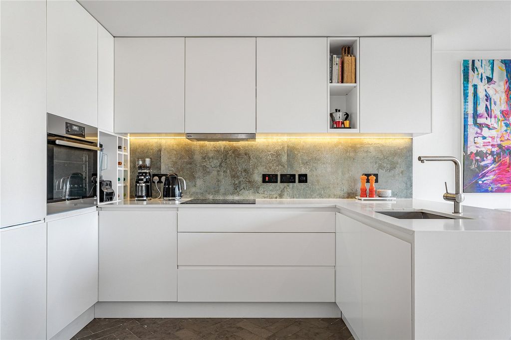 Property photo 2 of 33 Kitchen