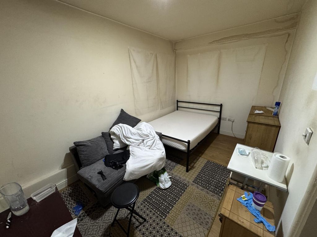 Property photo 2 of 3 Bedroom