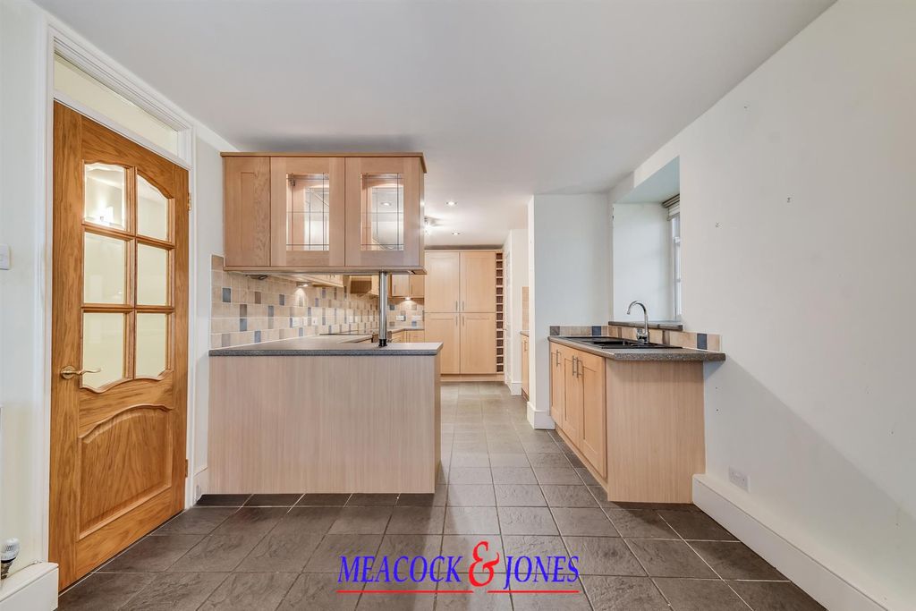 Additional image 6 of 3 bed flat for saleThorndon Park, Ingrave, Brentwood CM13