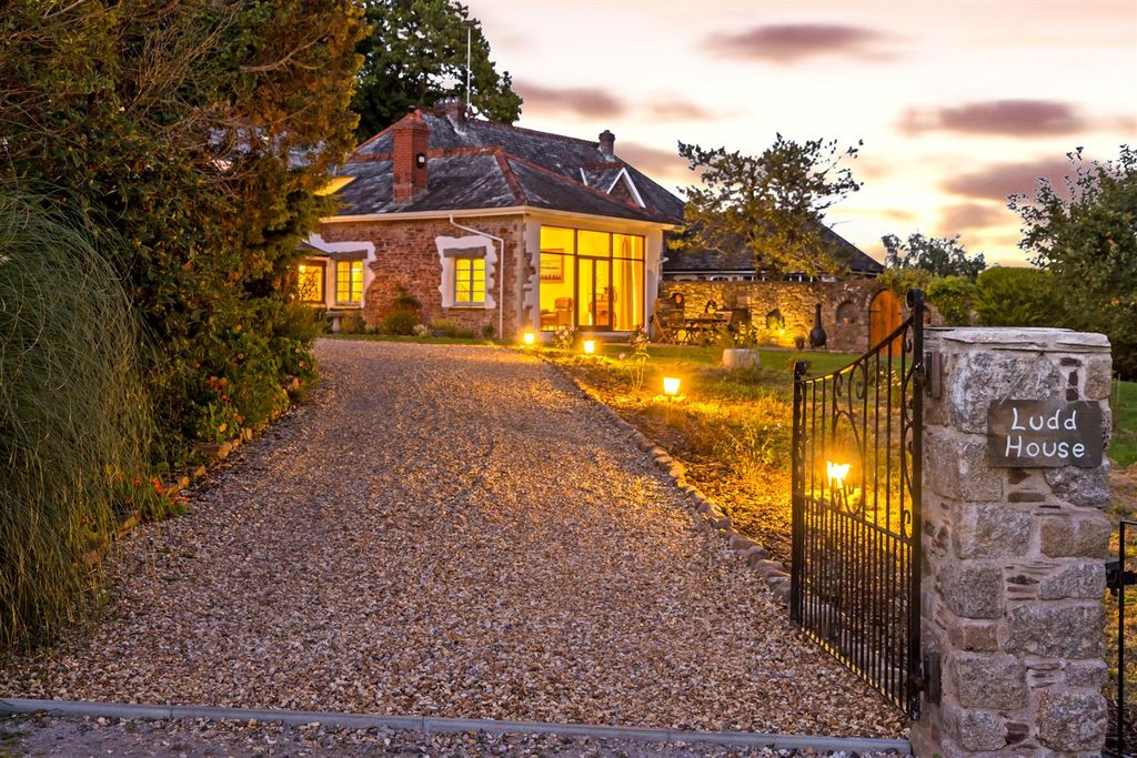Property photo 2 of 53 Ludd House Twilight 13.Jpg