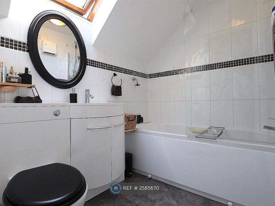 Property photo 3 of 7 Bathroom