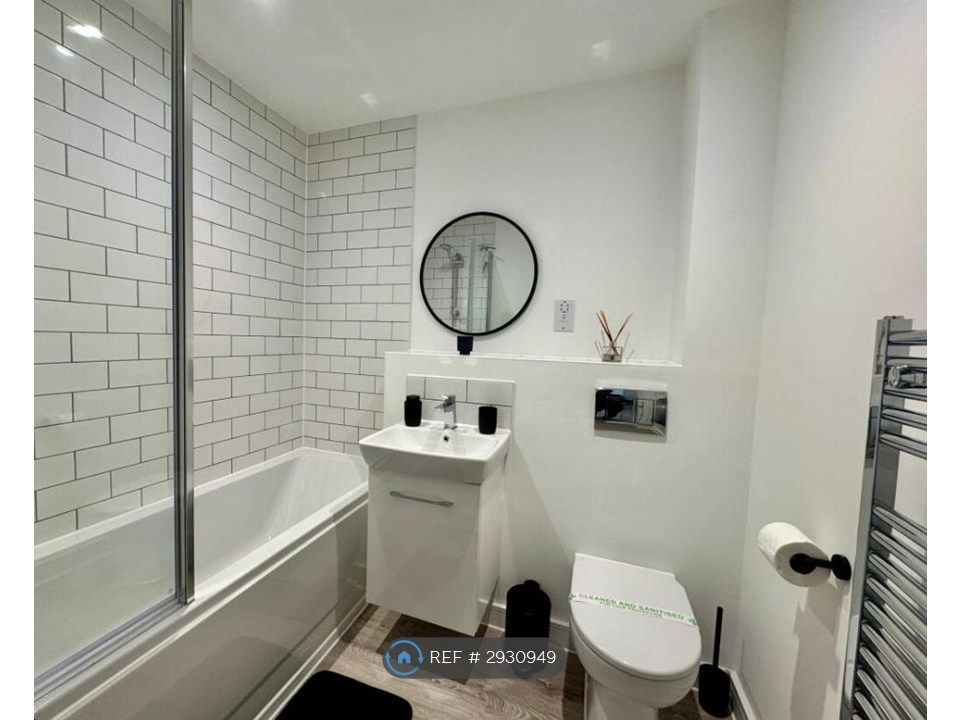Property photo 3 of 10 Bathroom 1