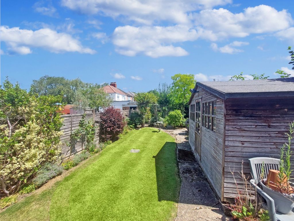 Property photo 2 of 17 5208091