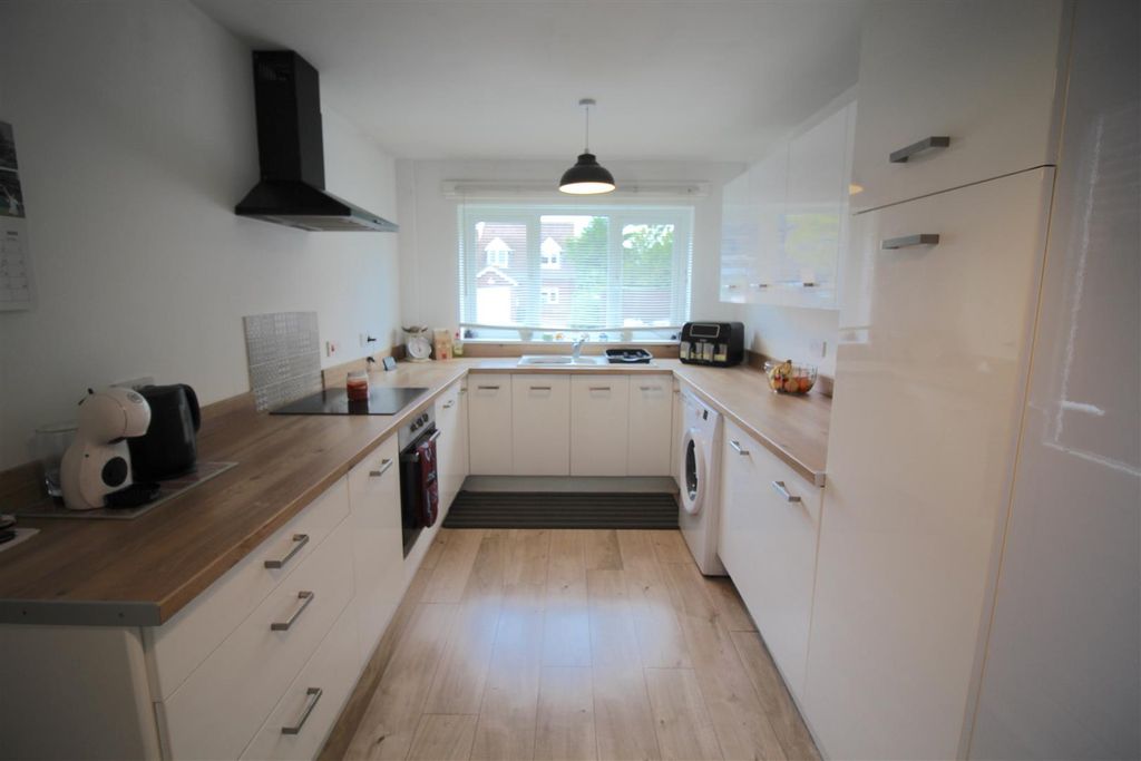 Property photo 2 of 13 Kitchen