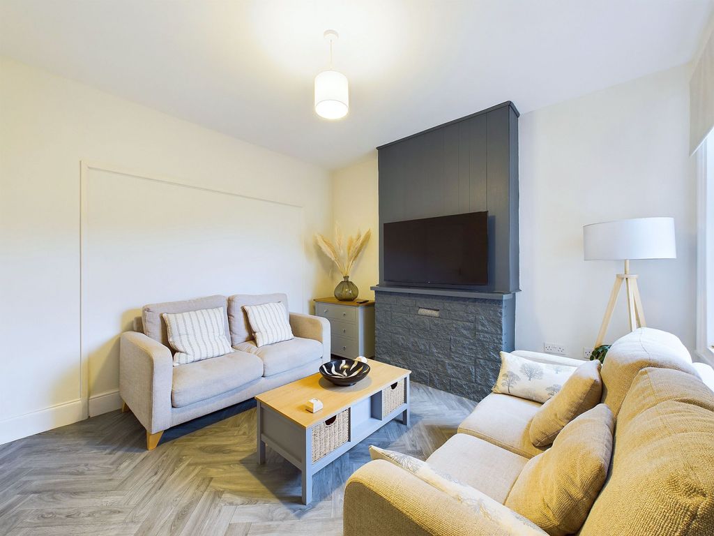 Property photo 1 of 13 Photo 8