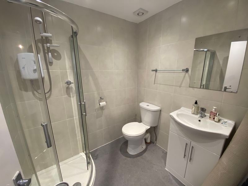 Property photo 1 of 10 En-Suite Bathroom