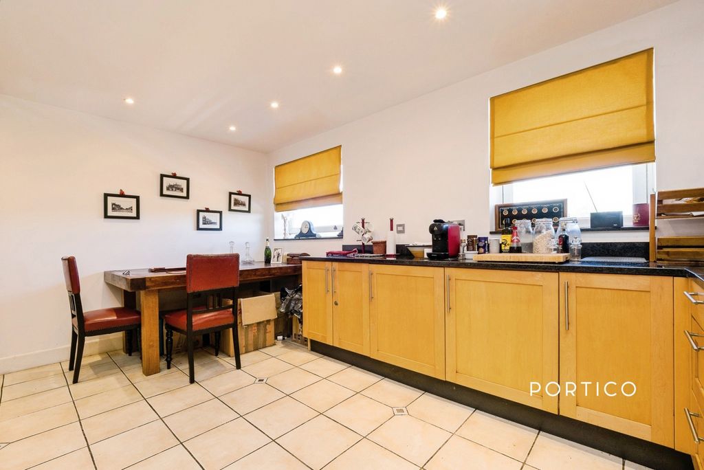 Property photo 3 of 10 Pbox-Img.Jpg