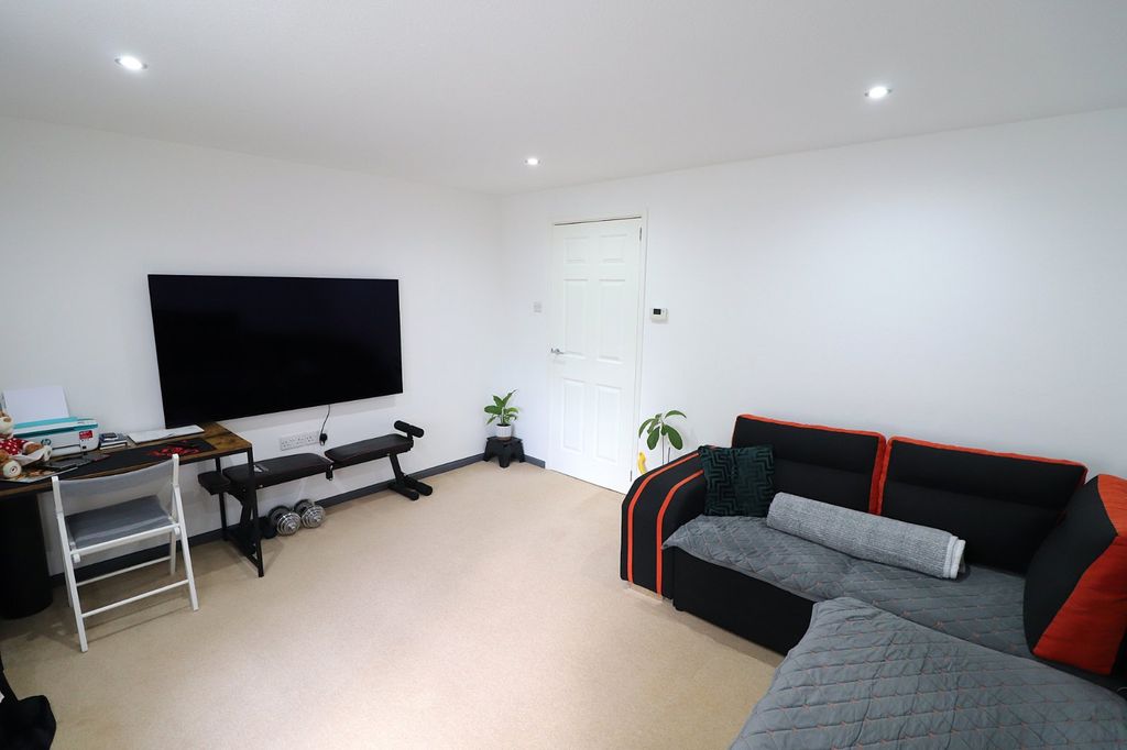 Property photo 3 of 10 Picture No. 05