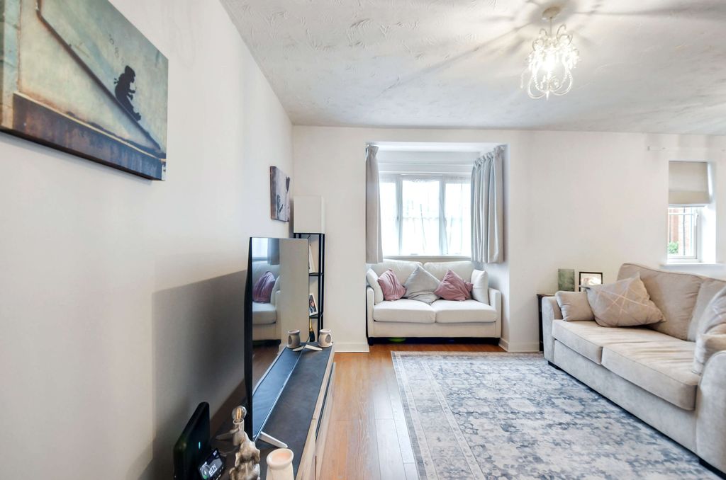 Property photo 2 of 19 Lounge (3) (1).Jpg