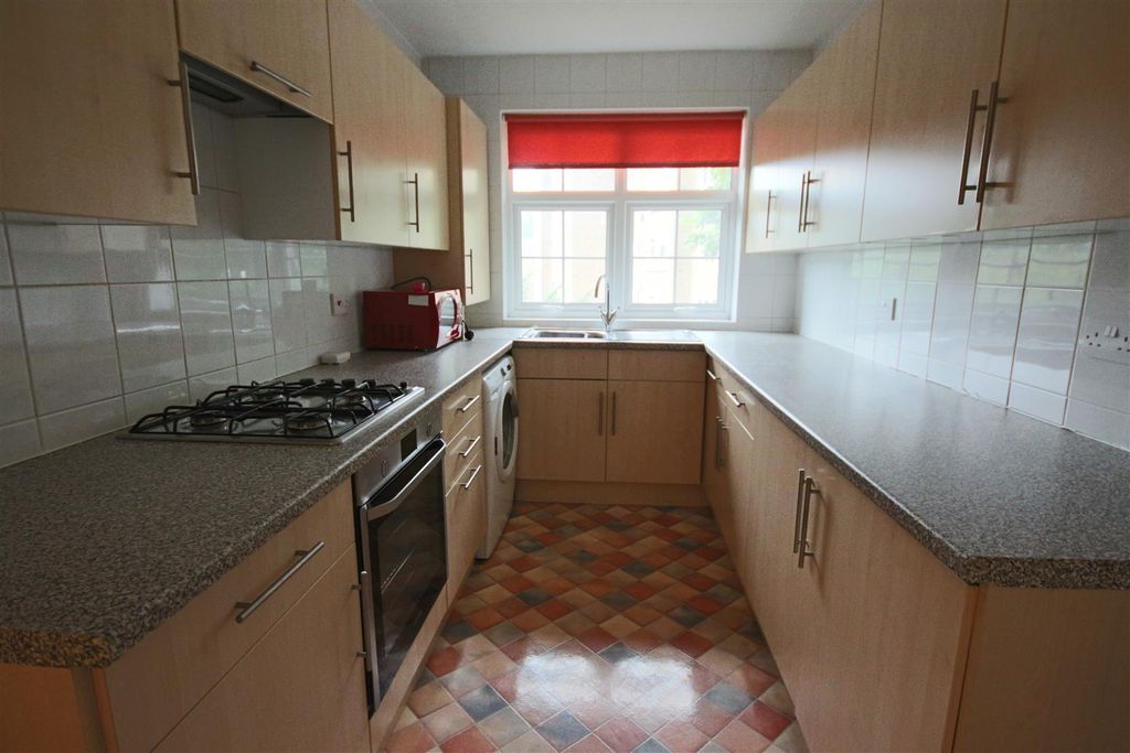 Property photo 3 of 7 Kitchen