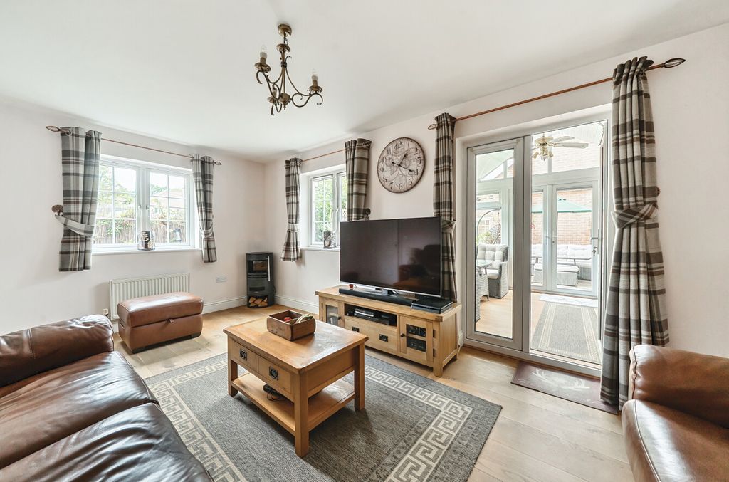 Property photo 2 of 18 1340417-18-689E27...
