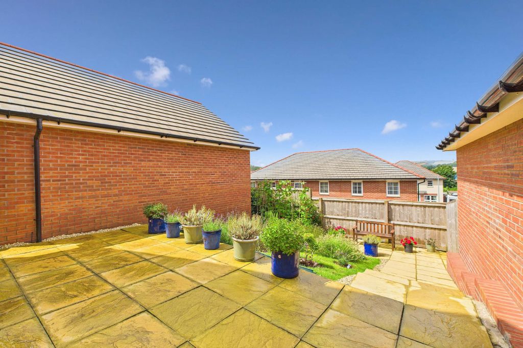 Property photo 2 of 22