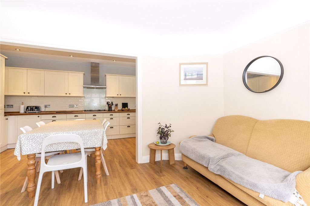 Property photo 3 of 32 Picture No. 14