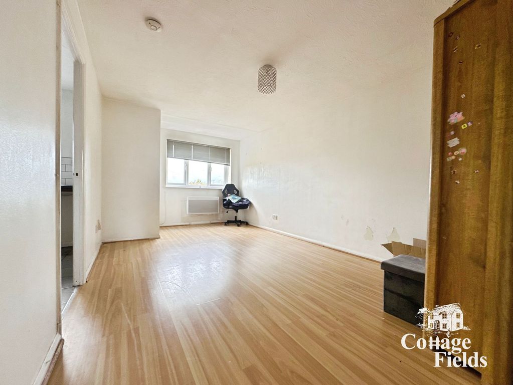 Property photo 3 of 6