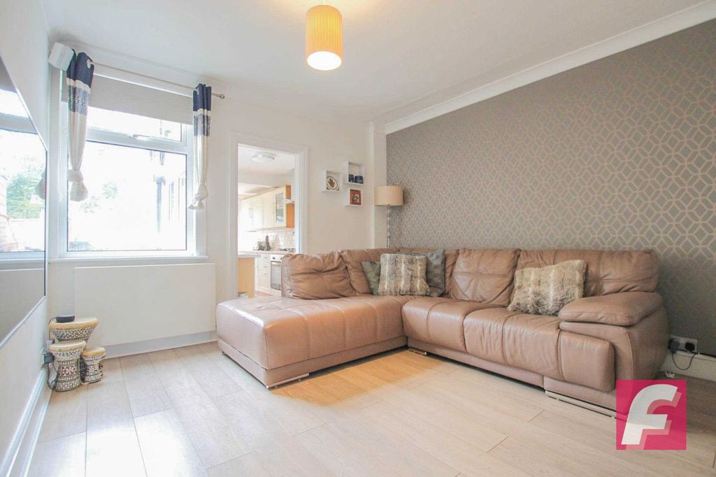 Property photo 2 of 10 Lounge