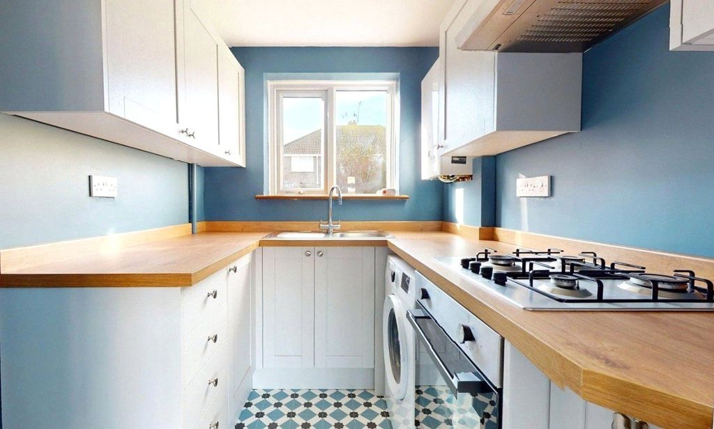 Property photo 2 of 9 Picture No. 24