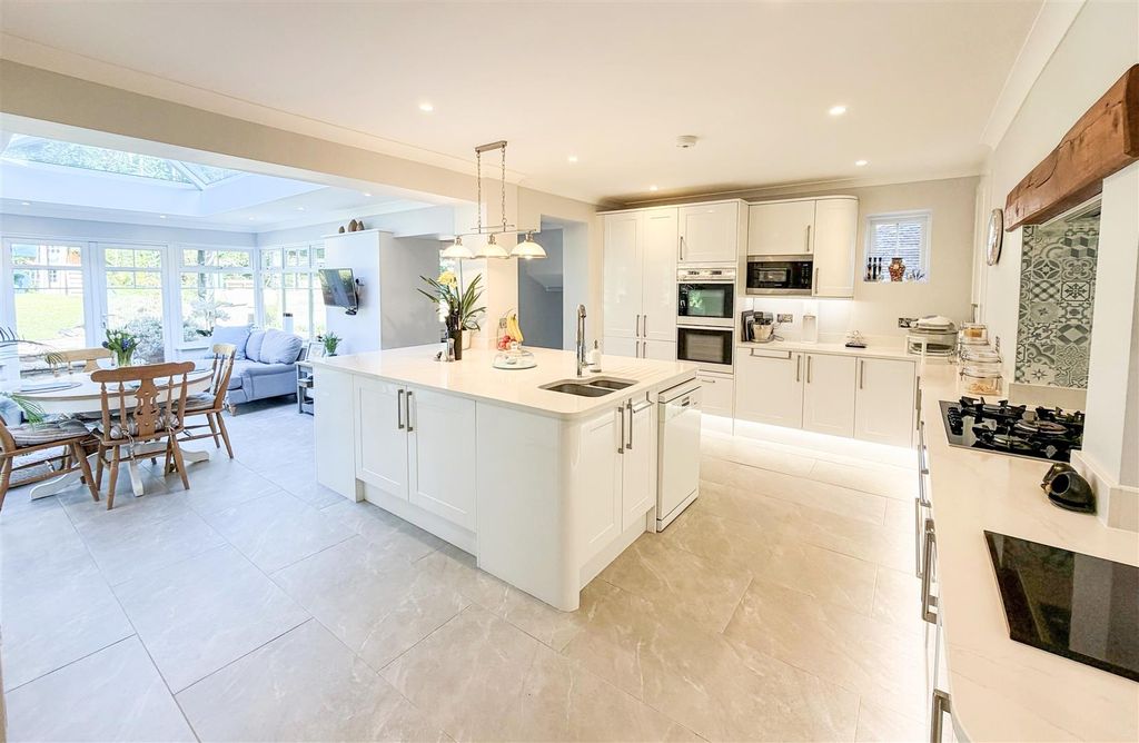 Property photo 3 of 45 Kitchen/Breakfast Room