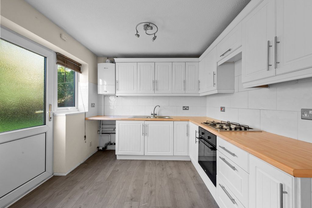 Property photo 3 of 25